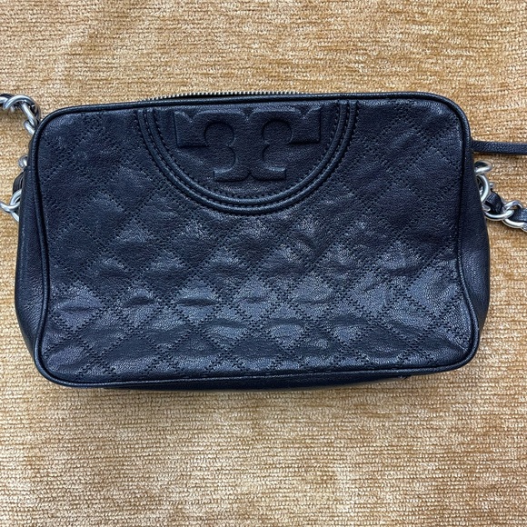 Tory Burch small black leather cross body bag with adjustable strap - Picture 2 of 12